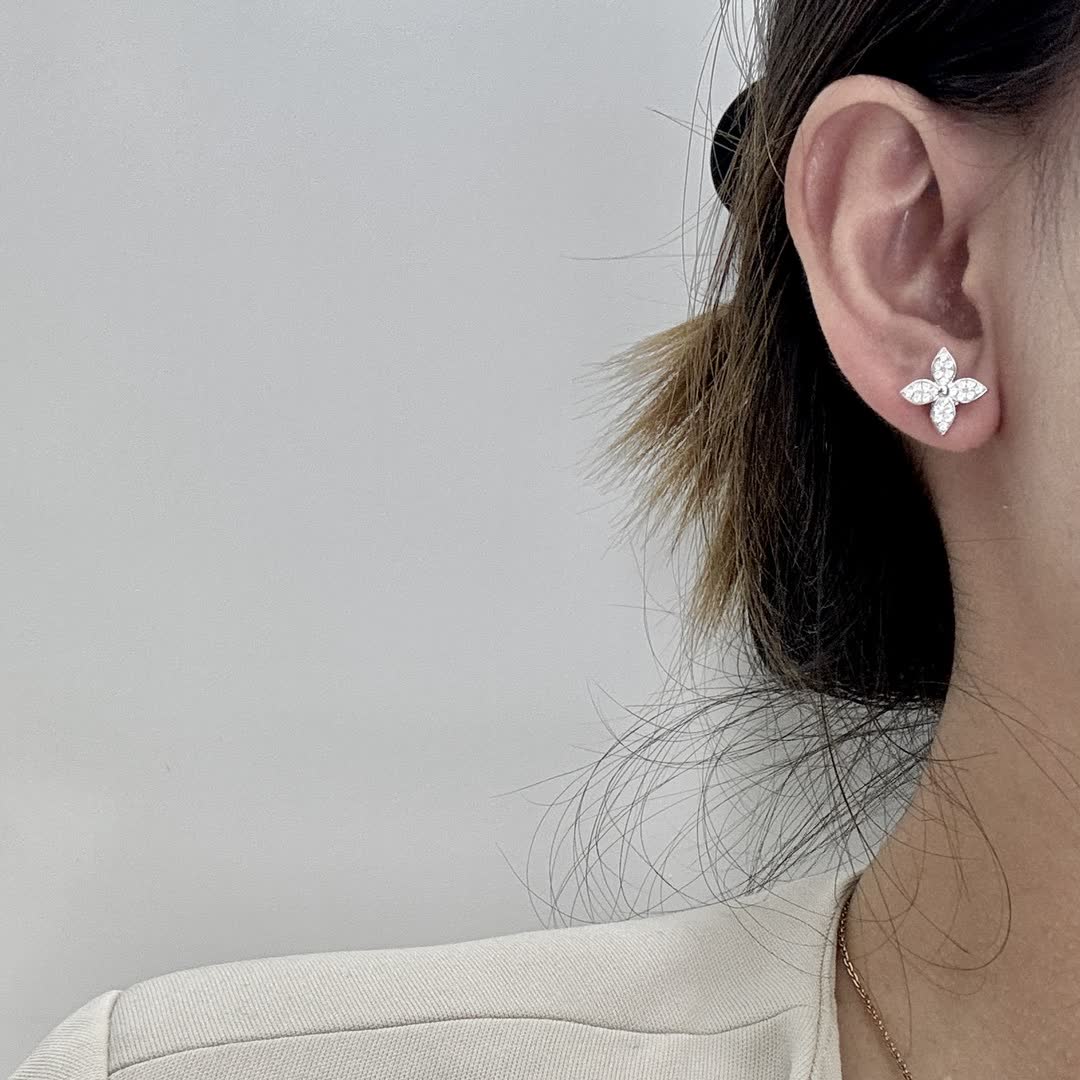 Van Cleef & Arpels Silver Flower Stud Earrings with Diamonds